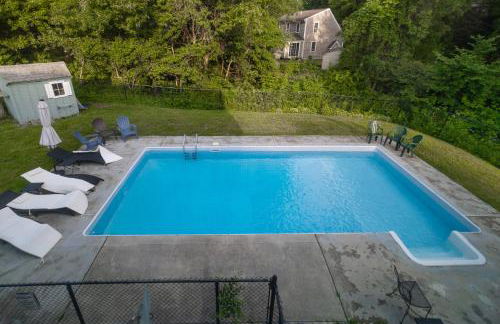 Pool and Screened Deck! Home 2 Mi to Mashpee Commons - Foto 31