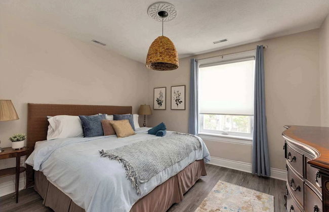 Casa Leslieville - 2BR Suite w LRG Patio - Photo 4