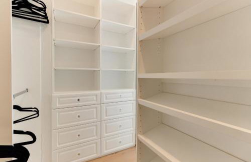 Beautiful 2 Story Right by the Water, Ocean View - Foto 32