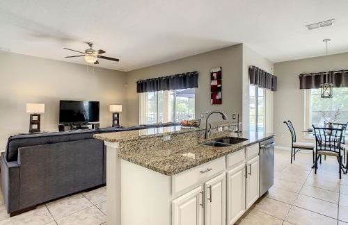 Extended Sun Deck with Private Pool in Gated Quiet Community - Foto 13