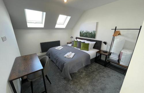 Brand New High Spec House with Parking & Wi-Fi By Home Away From Home - A - Foto 1
