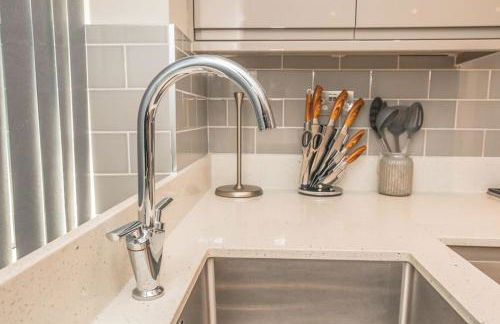 Langston House: 2 Bed, 2 Bath Luxury Apartment - Foto 17