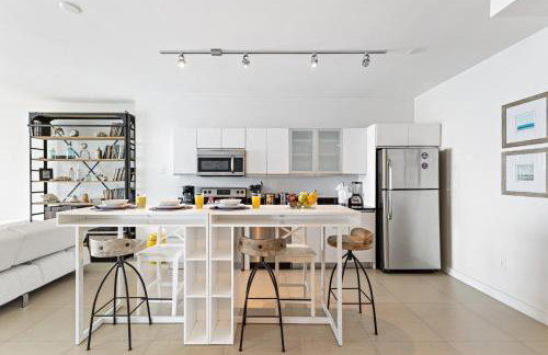 Dharma Home Suites Miami Beach at Monte Carlo - Photo 4