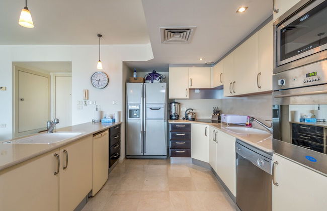 Beach Front By Ritz Hotel Pool Parking - Photo 16