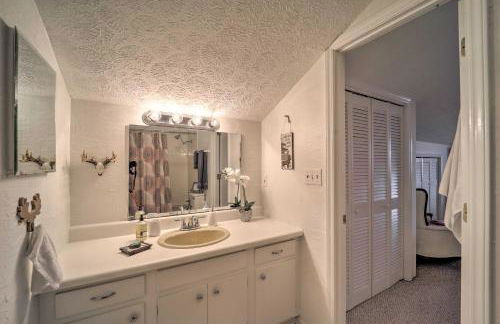 Hike, Fish and Ski Beech Mtn Condo with Balcony - Foto 20