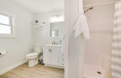 Dom Rodzinny Lakeview Getaway - Walk to Lake Huron - Photo 15