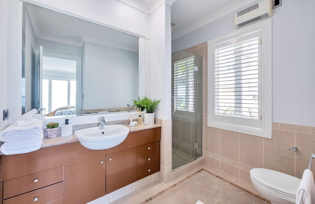 Magnificent Harbour View Villa in Orakei - Photo 23