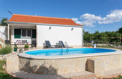 Serene Retreat Holiday Home With Pool - Foto 9