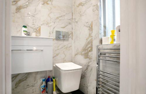 Nottingham Top Serviced Home - Chayil Experts - Foto 47