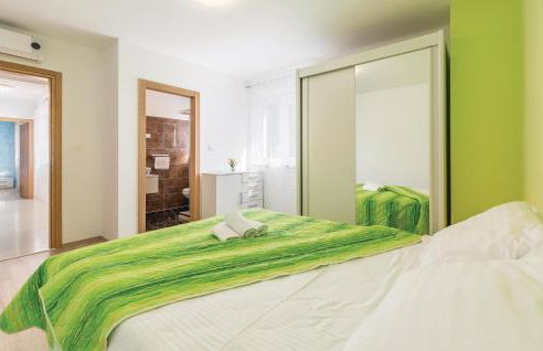 4 Bedroom Gorgeous Home In Pican - Photo 40