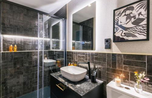 Stylish 4 suites +patio luxury apartment Gran Via - Photo 24