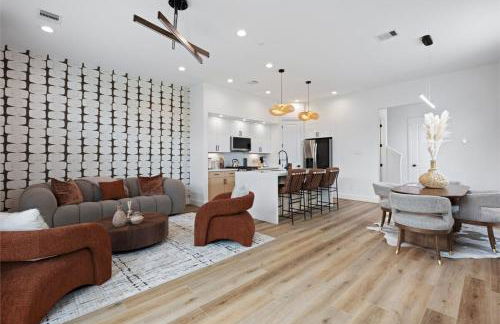 2 Luxury Homes in 1 - Walk to Nightlife & Stadiums - Foto 66