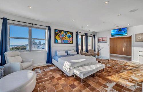 Crown Jewel of Ocean Drive- 2 story Penthouse, 4 Bedrooms & Private rooftop spa - Foto 30