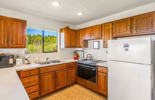 Waterfront Condo right on the Pacific Ocean - Photo 19