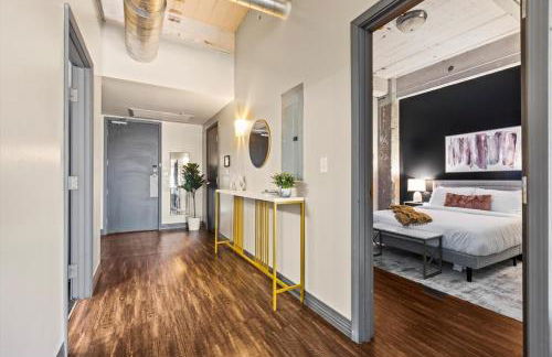 Heart of Downtown Dallas 2BR 2BA Getaway - Photo 13