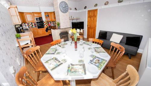 The Bungalow at Seaway's, Sleeps 11 + - Foto 1