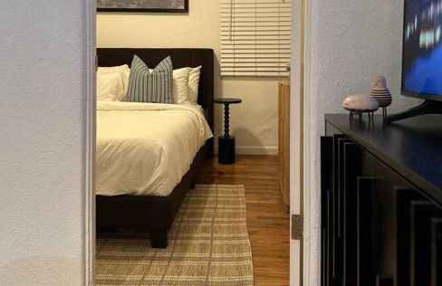 Modern Eclectic 1BR by Downtown, Airport & More - Foto 9