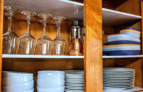 Ultra Comfy, Spotless & Spacious, Private Home in Boyne, Dogs Ok, Walk to Town - Foto 15