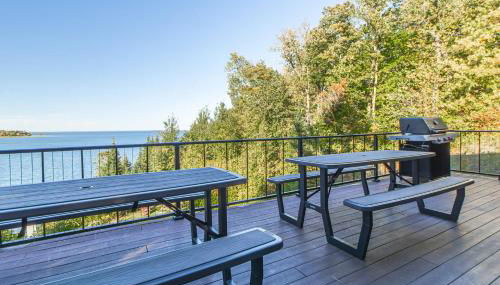 Spacious Leech Lake Home on 2 Private Acres, 200' of lake shore 15 Minutes to Walker with boat lift, dock, swimming, fire pit - Foto 5