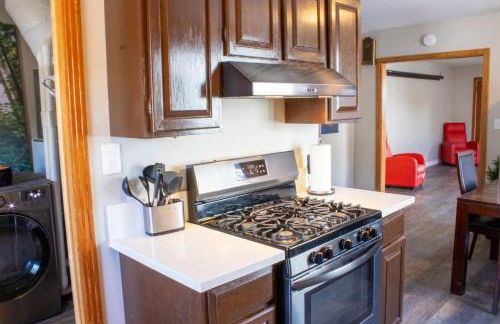 Private Home - #RedwoodSkyWalkRetreat - 5BD, Pro Pool Table, BBQ, Foosball, Darts, Fireplace, Movie Projector, Stereo, Cotton Bedding - Foto 14