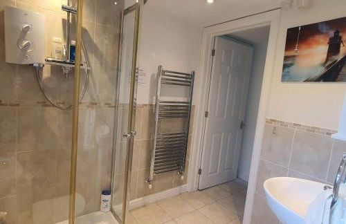 Idyllic 2 Bedroom Self-Contained UpsideDown Annexe - Photo 48