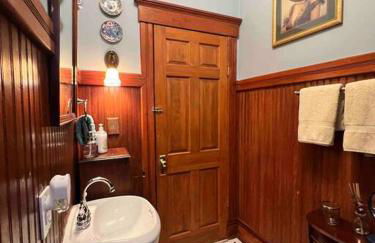 Large Historical Home for Groups Walk to Downtown! - Foto 54