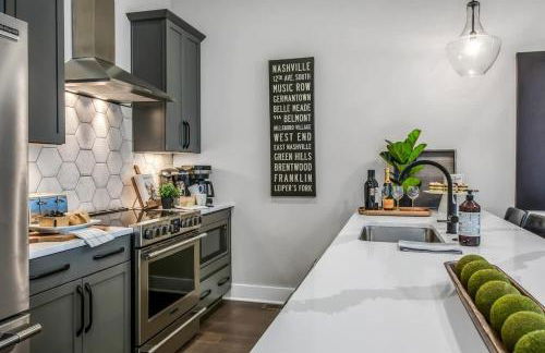 Stylish Nashville Home - Rooftop Deck - Hot Tub - Photo 6