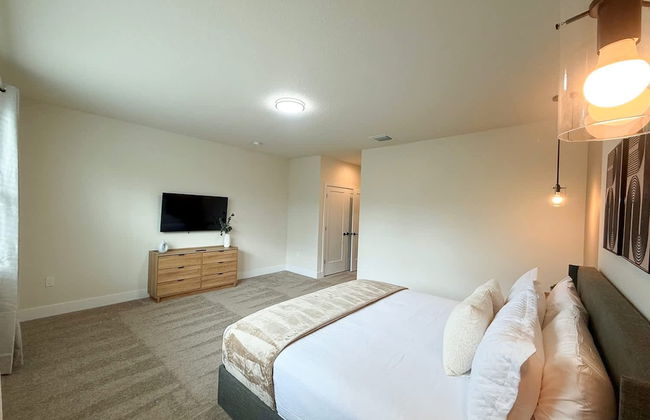 Upstay - Modern Home w Pool in New Development - Foto 16