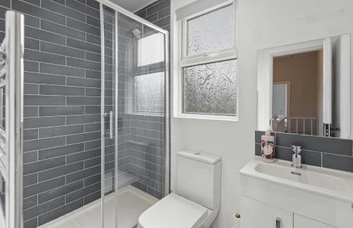 Manchester home, Sleeps 6, Contractor Friendly, Free Parking - Foto 19