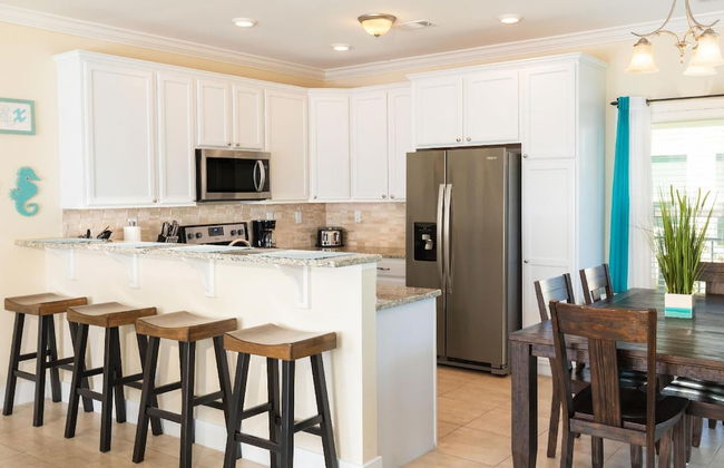 1 Beautiful 4 Bed 3 Bath Pool Home w Free Dock - Foto 8