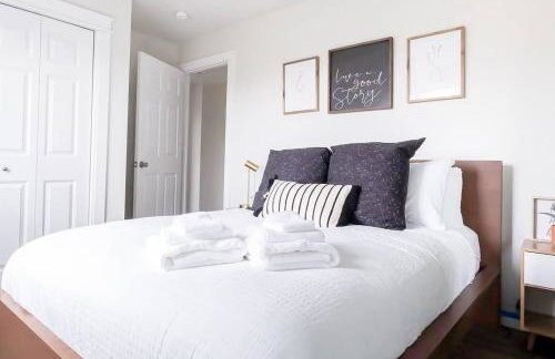 Stylish Modern Farmhouse wYard 10 mins from DT - Foto 62