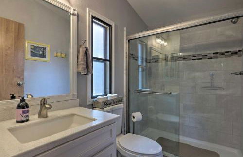 Updated Strawberry Family Cabin with 2 Private Decks - Foto 15