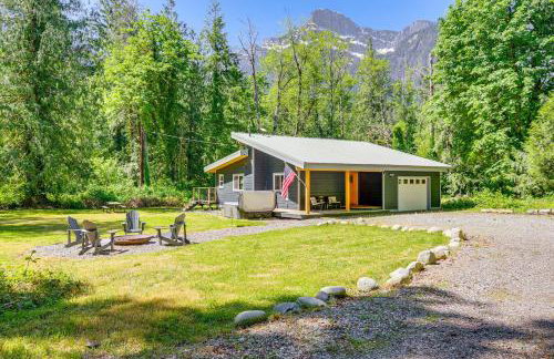 Deck, Hot Tub and Views Sleek Getaway in Index! - Foto 1