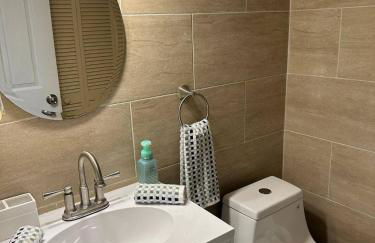 WOW!! Ultimate Pocono Retreat, Hot Tub, Game Room, Deck, Lakes, Skiing, Pools - Foto 14