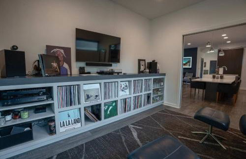 3 bed 3 bath Modern Luxury Home with Hot Tub and Rooftop Patio - Foto 47