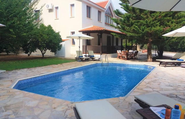 Remarkable 5-bed Villa in Miliou Village Paphos - Foto 1