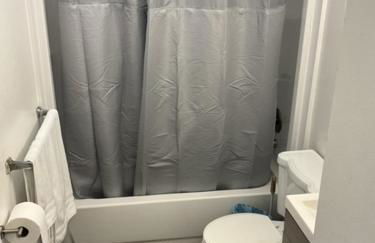 410 e45th 2 bedroom apartment - Photo 3