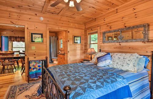 Cabin with BBQ and Games - Walk to Blue Ridge Parkway! - Foto 17