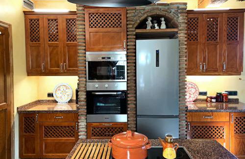 VILLA NABRISA MARBELLA, 5 BEDROOM, PRIVATE POOL, GARDEN, BBQ - Foto 74