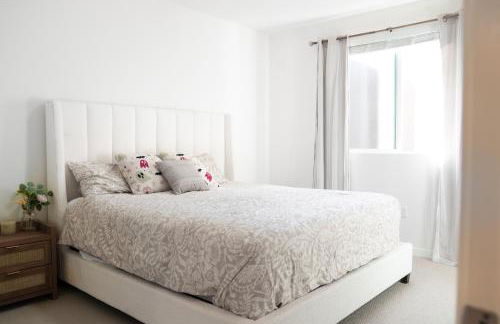 Heart of North Hollywood 2 bed Apt FREE parking, hot tub, pool, gym - Foto 10