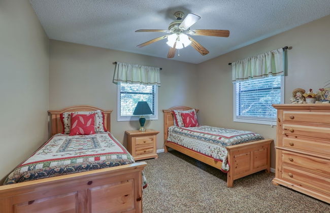 Moosetrax - 3 Bedrooms, 2 Baths, Sleeps 6 Cabin by RedAwning - Photo 7