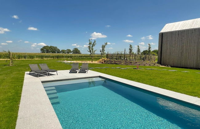 Amazing Lodge With Shared Pool - Photo 11