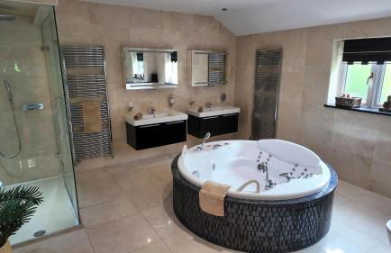 Stratford-upon-Avon 4BR Family Mansion on 1 acre with Pool, Gym & BBQ! - Foto 24