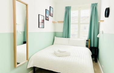 Stunning 5 bed house in enviable location - Photo 11