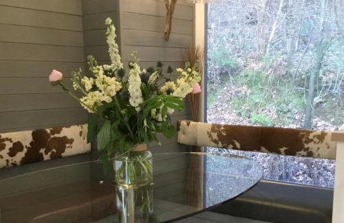 Mistletoe One Luxury Lodge with Hot Tub Windermere - Photo 47