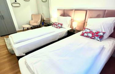 BIG New 7Rooms City Center APARTMENTS and Suites - Foto 34