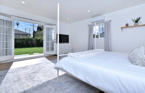 Beautiful 3 Bed Home with a Large Back Yard Outdoor Space - Foto 28