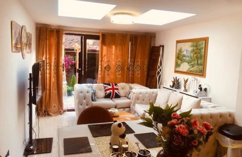 London Central 4 bed House with Garden - Photo 40