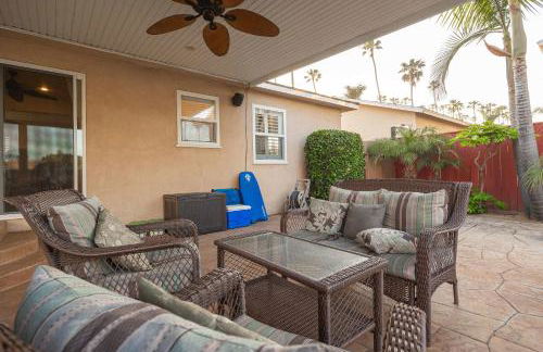 Walk to the Beach Private Backyard and Fire Pit - Foto 34