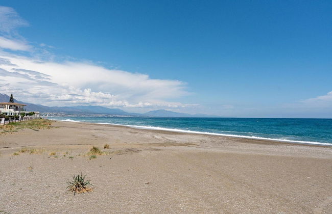 Beachfront Apartment -don Juan Manilva - Photo 23